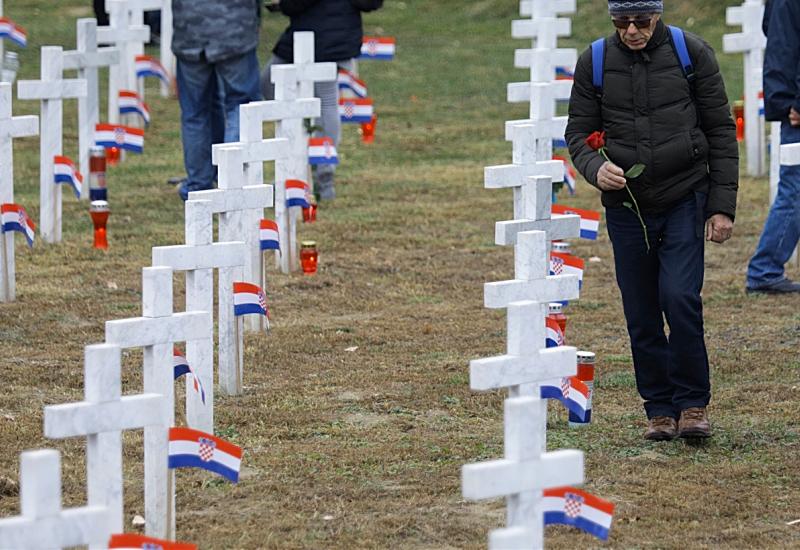 Sjećanje na žrtve pada Vukovara - Na Memorijalnom groblju održana misa za poginule i nestale branitelje Vukovara